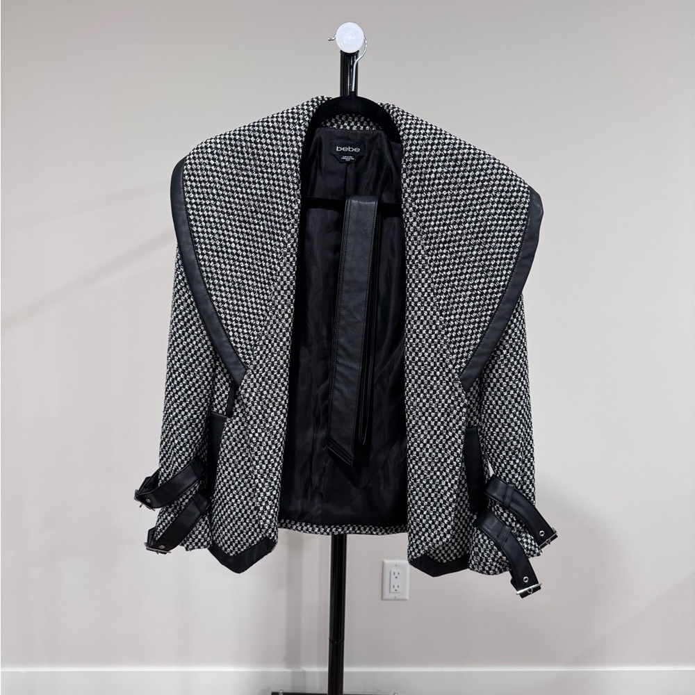 Like New bebe Houndstooth Moto Jacket with Faux Leather-Trim, Black & White